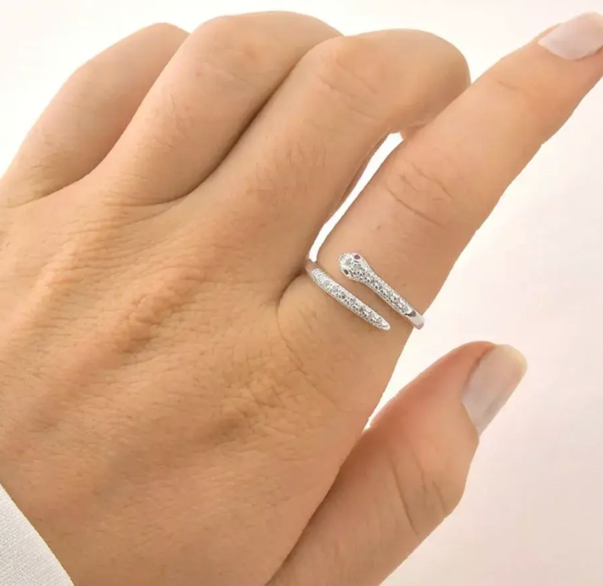 Anel Cobra em Prata 925 com Zircônias e Olho Fúcsia