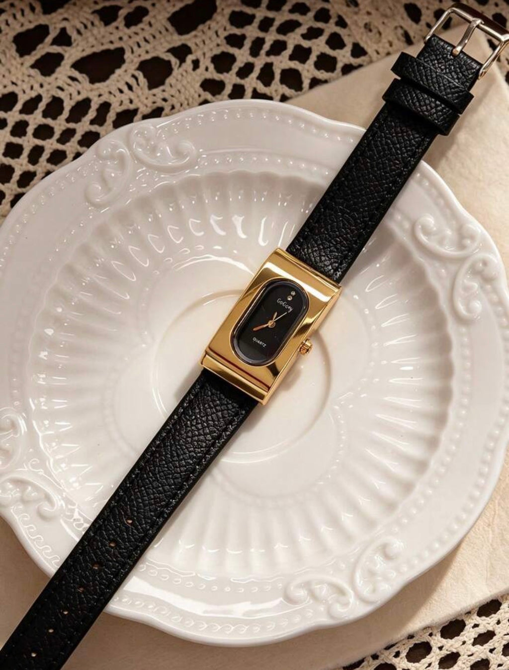 Relógio Retrô Dourado - Preto