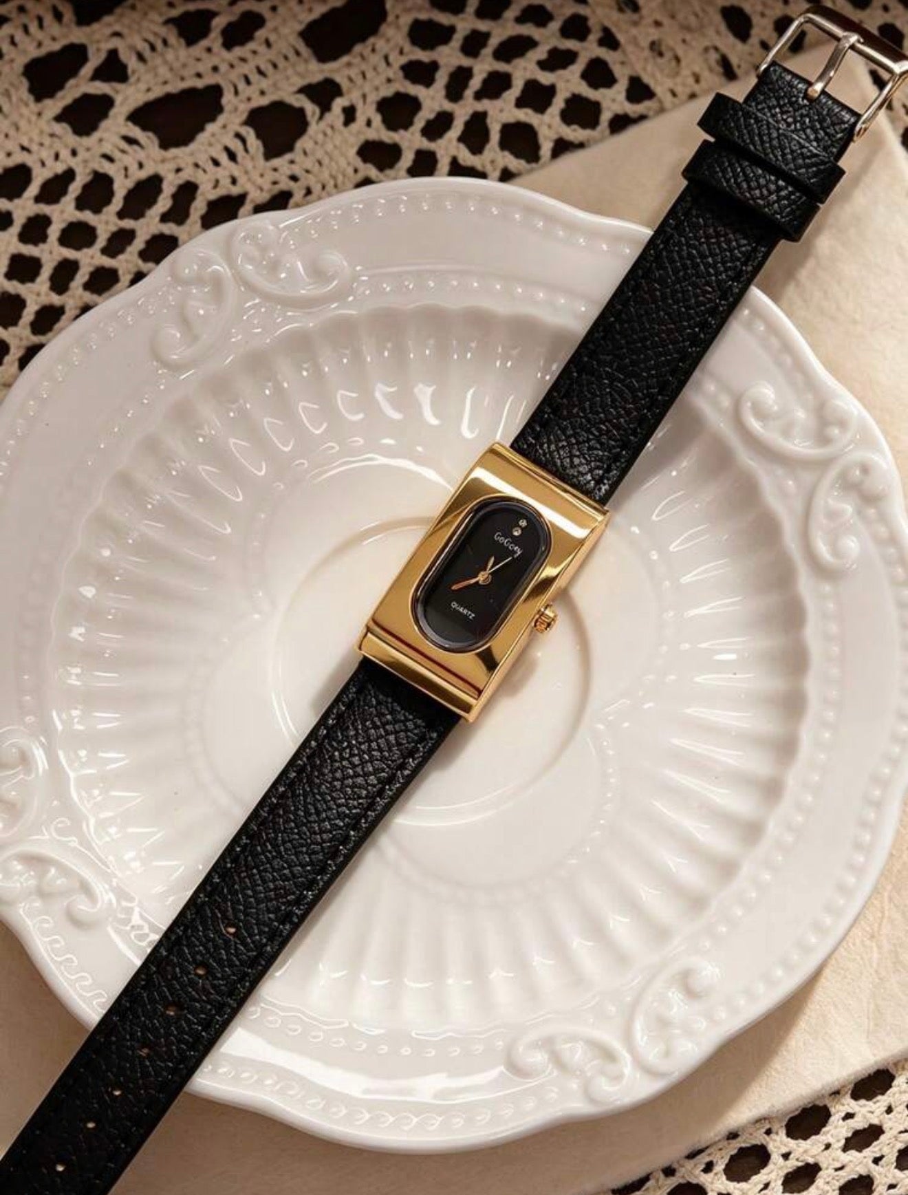 Relógio Retrô Dourado - Preto