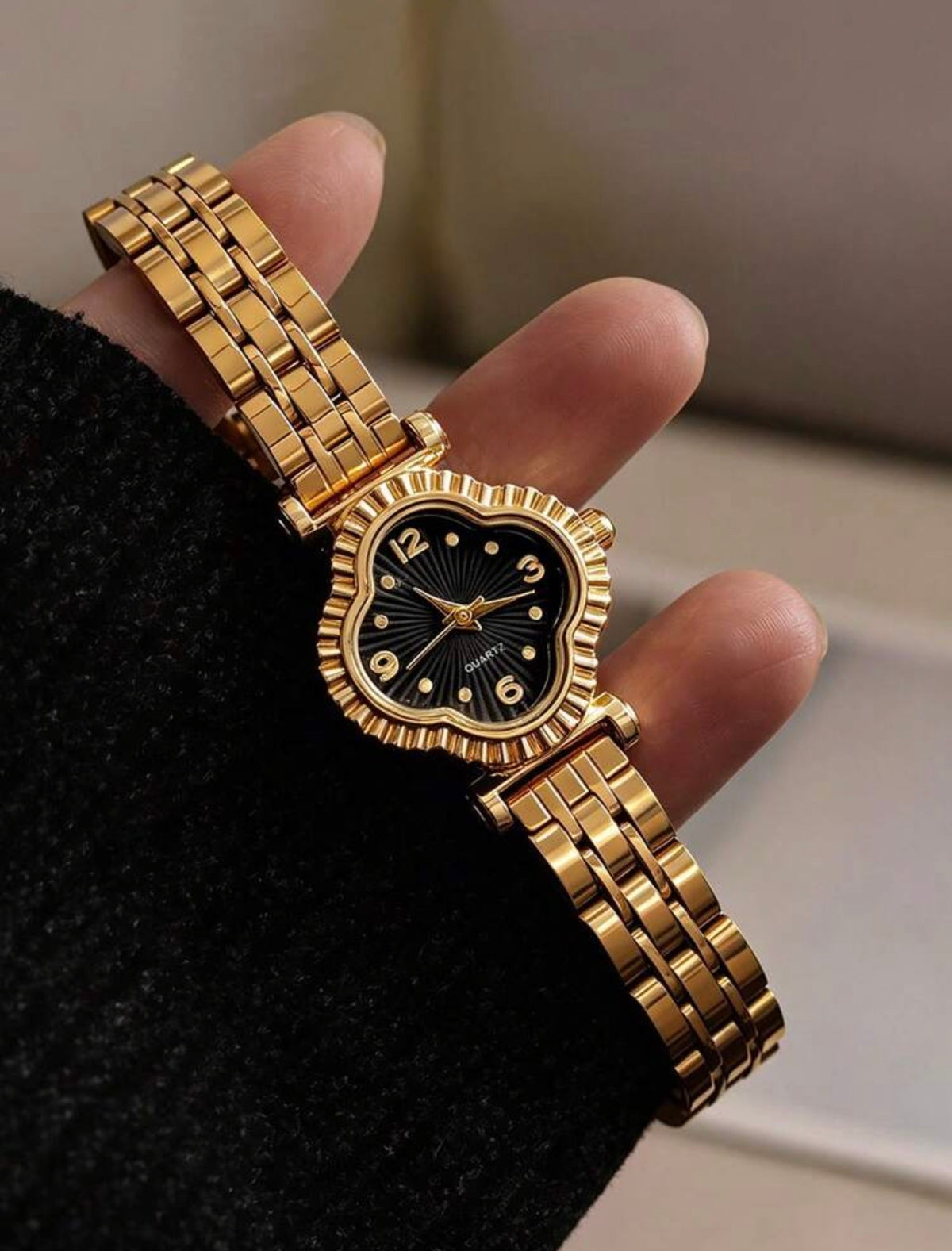 Relógio Trevo Dourado Black Banho 18K